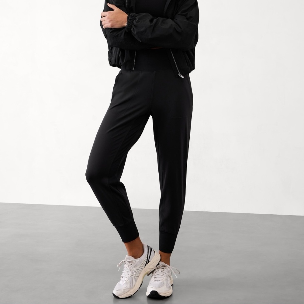 **SOLD**Athleta Venice Mid Rise Jogger Black Size Small